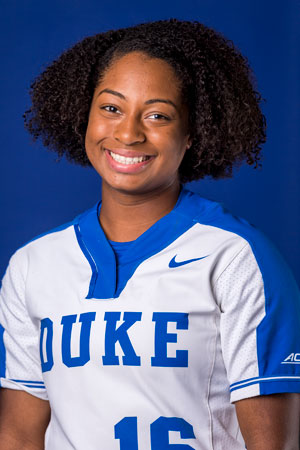 Dejanae Davis headshot